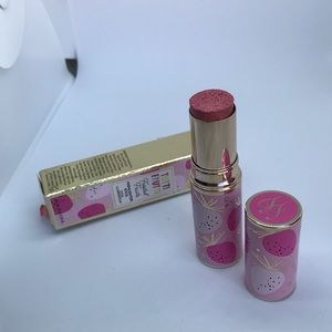 Too Faced highlighter shade Strawberry Sparkle